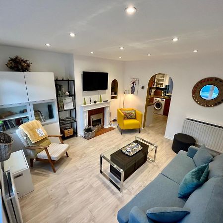 Entire 3 Bed House Weybridge Brooklands, London Villa Byfleet Eksteriør bilde